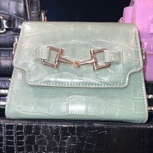 Elite Las Vegas Boutique "Horsebit" Convertible Clutch 🍃